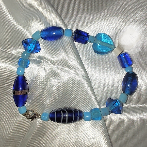 Vintage Blue Art Glass Bead Bracelet Size 7 - Picture 1 of 3